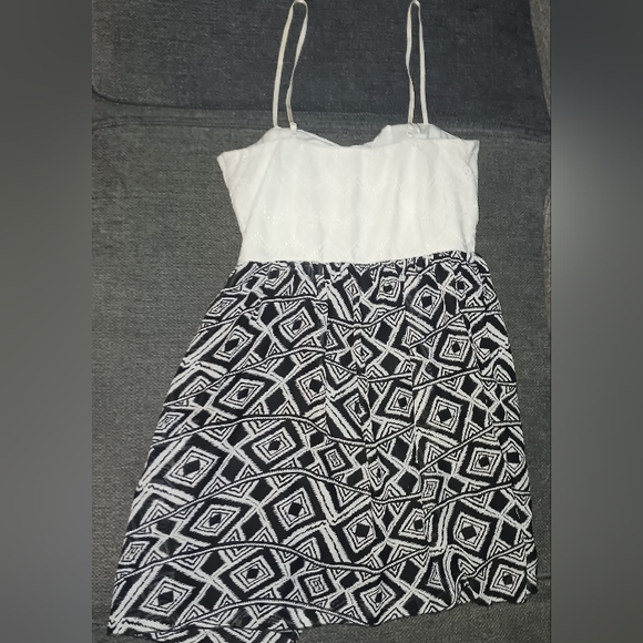 Black and White Dress - Picture 2 of 5